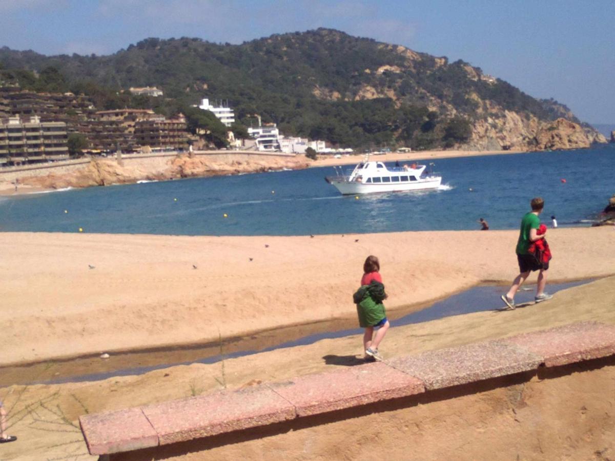 Apartamento Miquel 1 en centro de Tossa de Mar y a 3 minutos de la playa Exterior foto